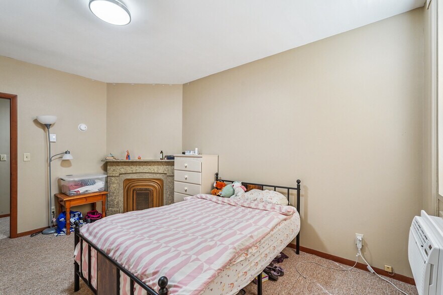 More Photos Of 920 High St, Grinnell Apartments For Sale