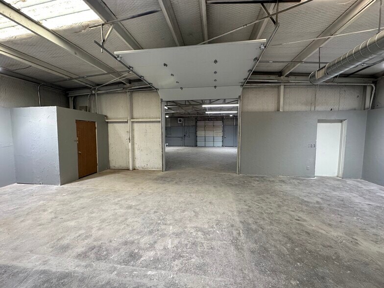 More Photos Of 5021 Gordon Smith Dr, Rowlett Warehouse For Lease