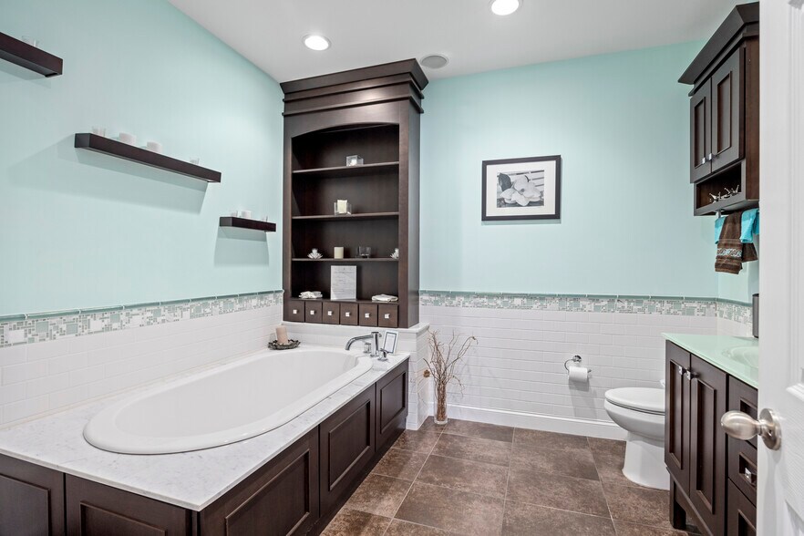 More Photos Of 1930 Deyerle Ave, Harrisonburg Freestanding For Sale