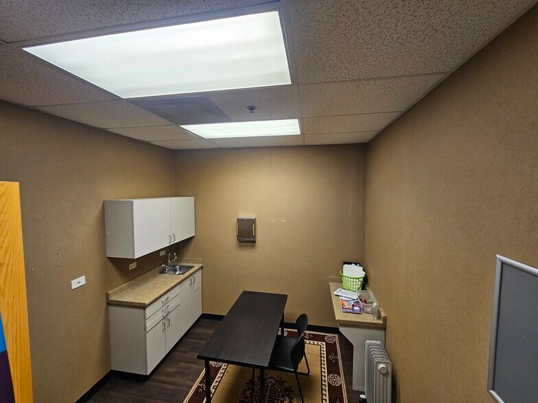 More Photos Of 632 S Weber Rd, Romeoville Unknown For Lease