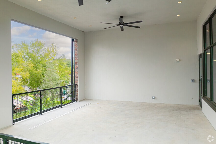 More Photos Of 12100 Collegiate Way, Orlando Unknown For Lease