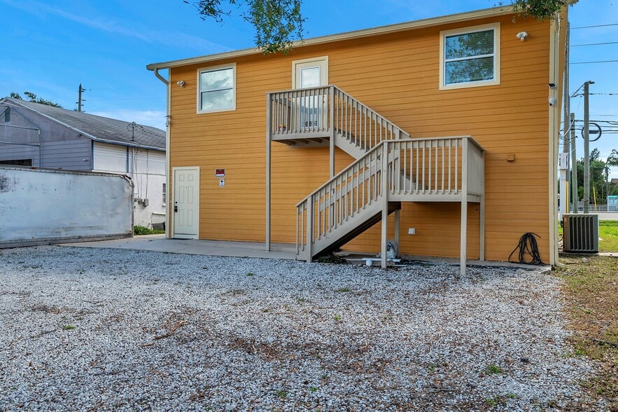 More Photos Of 7949 Ulmerton Rd, Largo Storefront For Sale