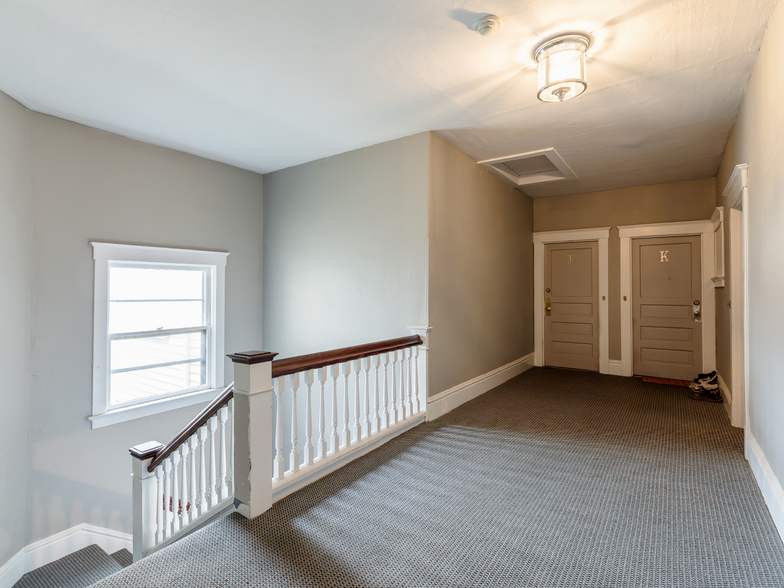 More Photos Of 1830 NW 23rd Pl, Portland Apartments For Sale
