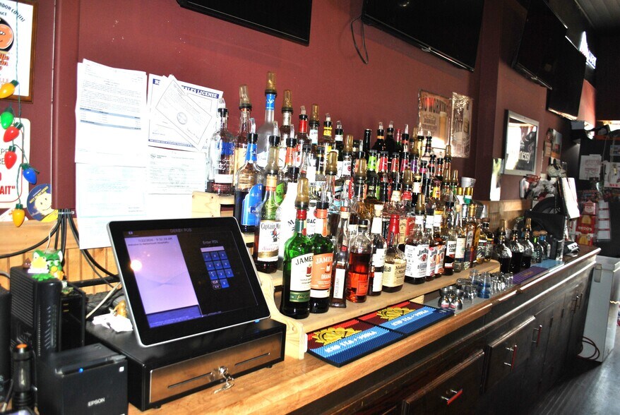 More Photos Of 209 W Main St, Circleville Storefront For Sale
