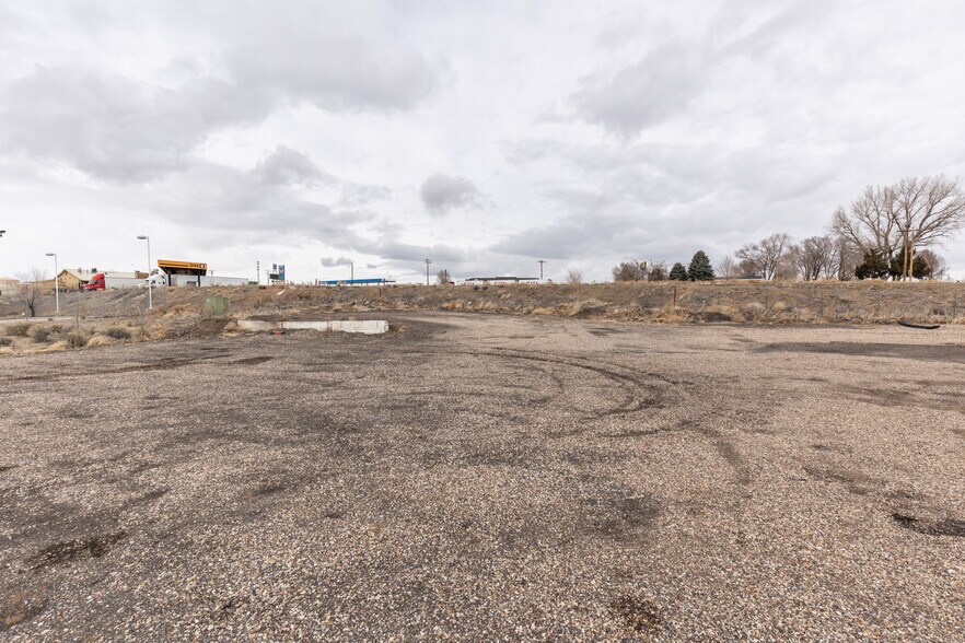 More Photos Of 1120 Chestnut St, Carlin Light Distribution For Sale