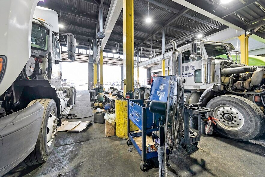 More Photos Of 12280 Burt Rd, Detroit Warehouse For Sale