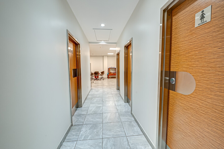 More Photos Of 185 Dixon Ave, Amityville Manufacturing For Sale