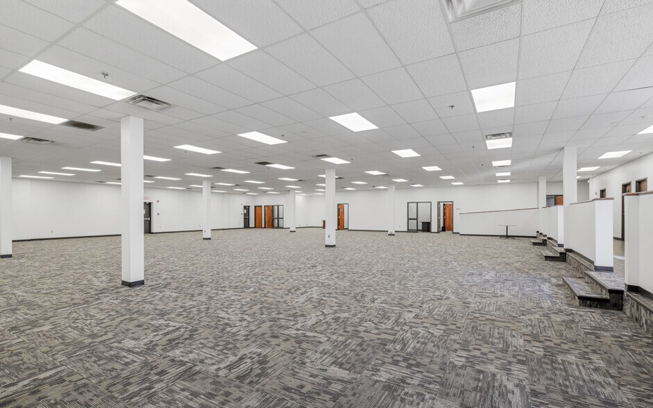 More Photos Of 500 W Main St, Hendersonville Freestanding For Lease