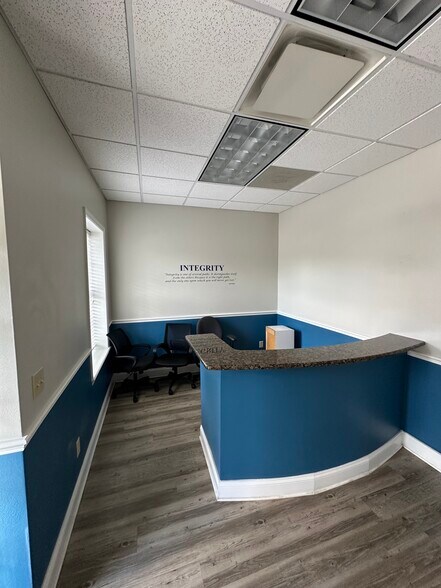 More Photos Of 1462-1466 E Bloomingdale Ave, Valrico Office For Sale