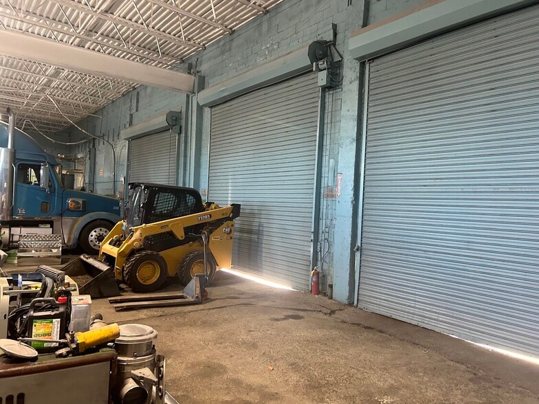 More Photos Of 184-188 Doremus Ave, Newark Distribution For Sale