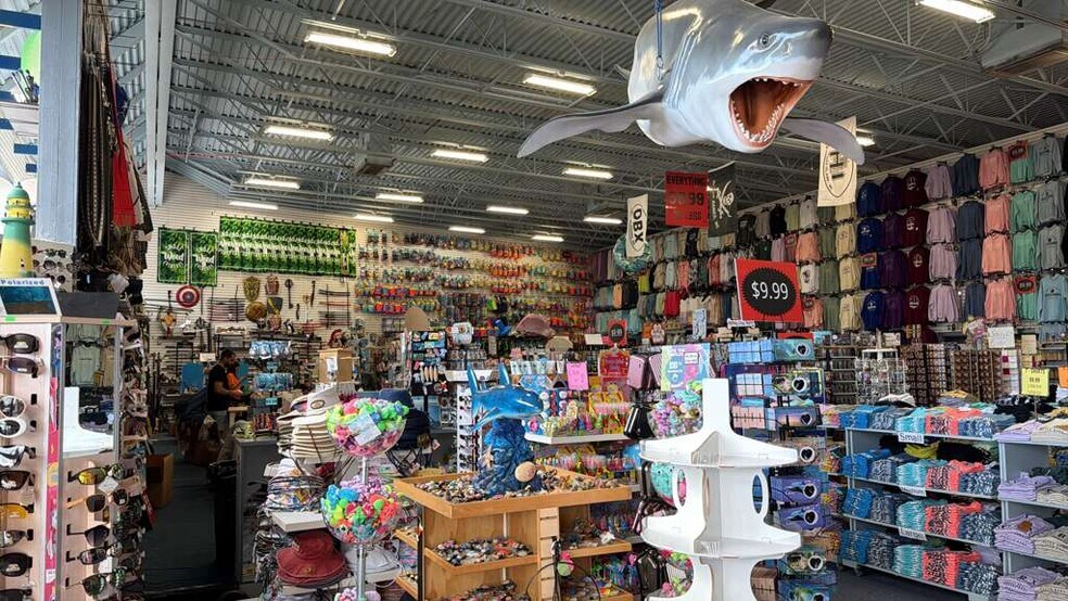 More Photos Of 40194 Tuna Ter, Avon General Retail For Sale