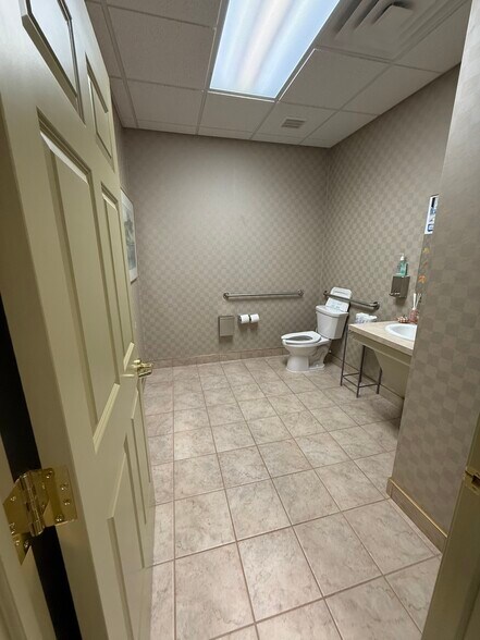 More Photos Of 5665 S Transit Rd, Lockport Office For Lease