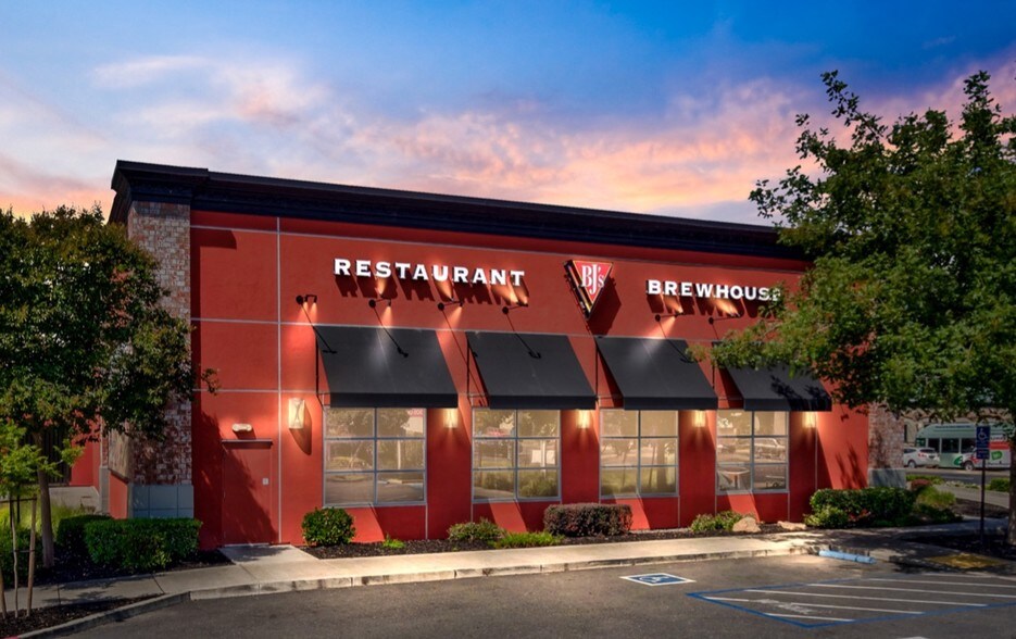 More Photos Of 9237 Laguna Springs Blvd, Elk Grove Restaurant For Sale