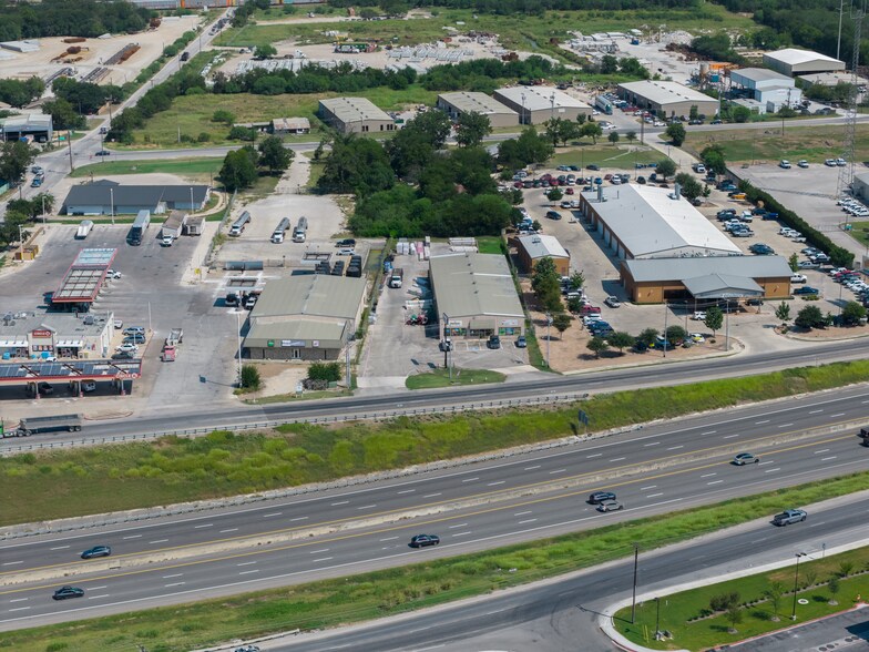More Photos Of 4312 I 35 N Frontage rd, New Braunfels Distribution For Lease