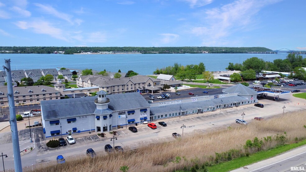 More Photos Of 2401-2517 N Main St, East Peoria Office For Lease