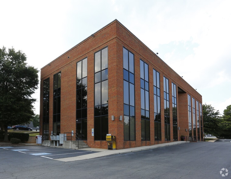 More Photos Of 319 S Sharon Amity Rd, Charlotte Office For Sale