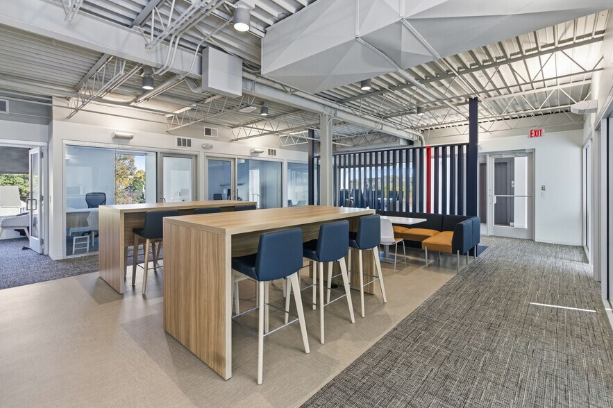 More Photos Of 125 Chenoweth Ln, Louisville Office Residential For Lease