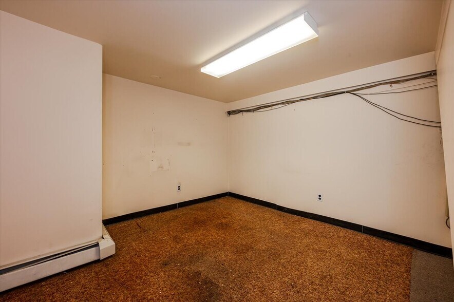 More Photos Of 930 Sunrise Hwy, North Babylon Office For Sale