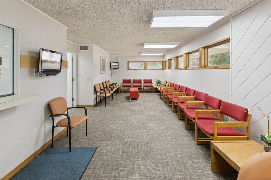 More Photos Of 1003 Mulholland St, Bay City Office For Sale