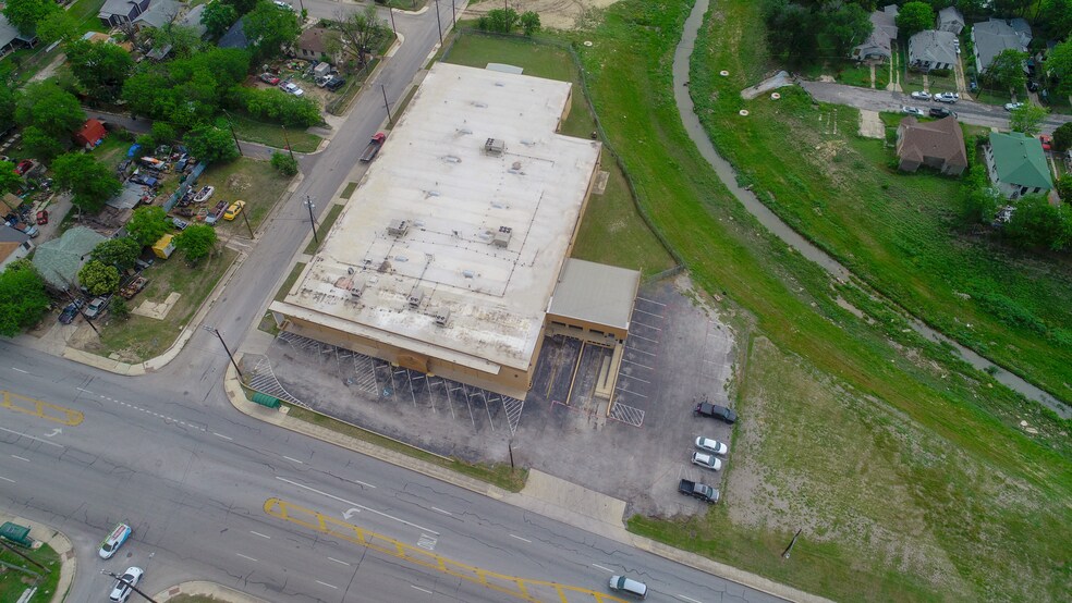 More Photos Of 711 Culebra Rd, San Antonio Distribution For Lease