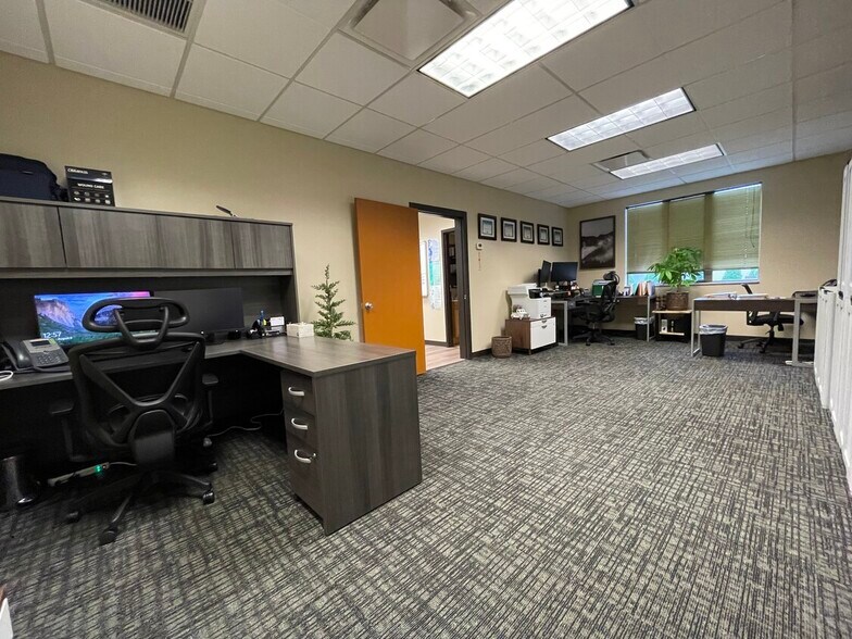 More Photos Of 212 S Milwaukee Ave, Wheeling Unknown For Lease