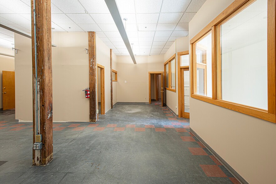 More Photos Of 320 Riverside Dr, Florence Office For Sale