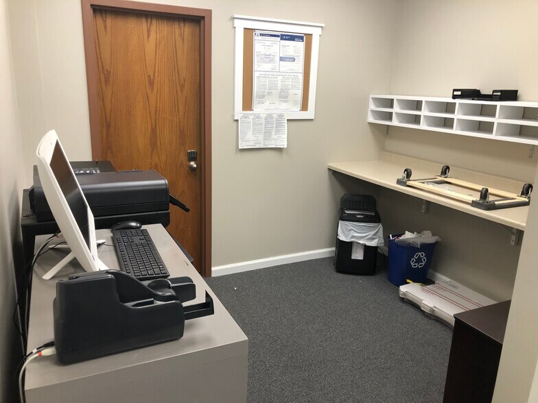 More Photos Of 5 Schuman Rd, Millwood Office For Lease