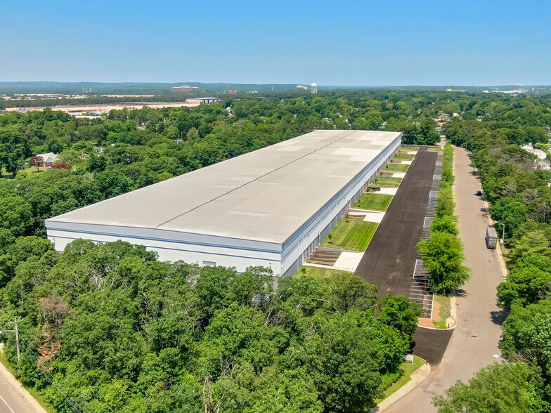 More Photos Of 145 Candlewood Rd, Bay Shore Warehouse For Lease