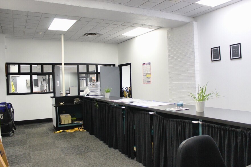 More Photos Of 651 E Main St, Dayton Office For Sale