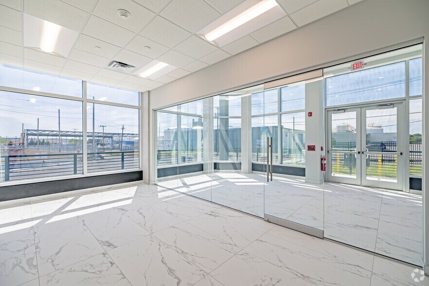 More Photos Of 7 Hook Rd, Bayonne Warehouse For Lease