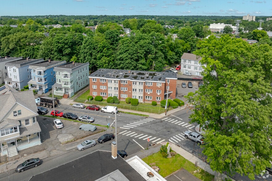 More Photos Of 191 Oak St, Bridgeport Apartments For Sale
