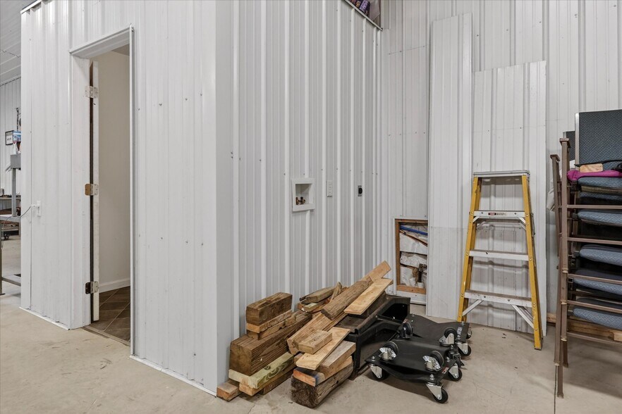 More Photos Of 904 N West St, Hillsboro Land For Sale