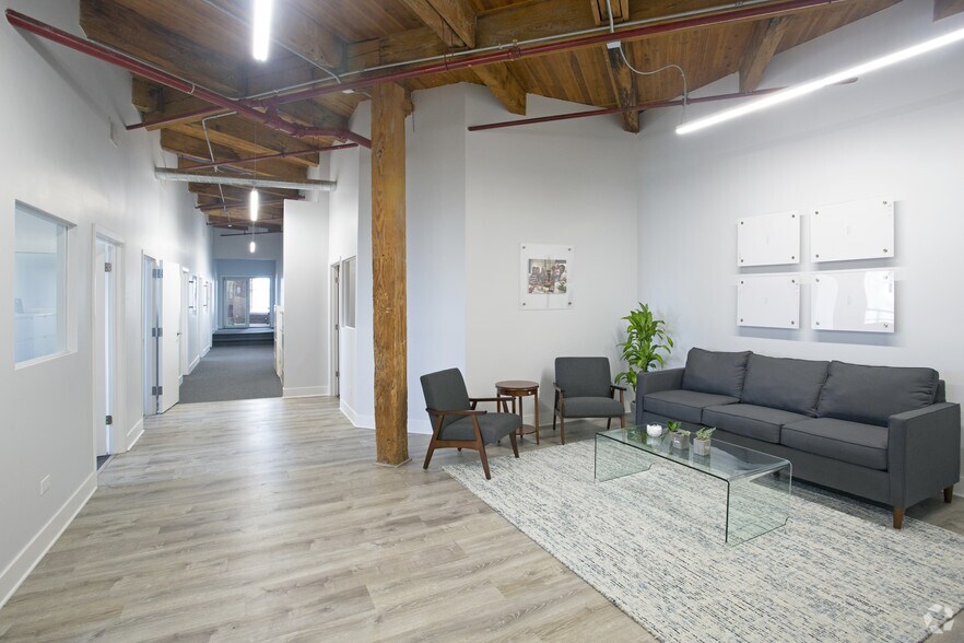 More Photos Of 1820 W Webster Ave, Chicago Office For Sale