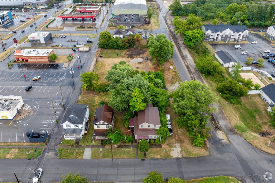 More Photos Of 2151 5th Ave REAR, Huntington Storefront Retail Office For Lease