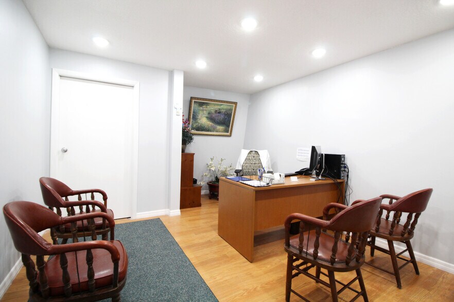 More Photos Of 4131 University Blvd S, Jacksonville Medical For Lease