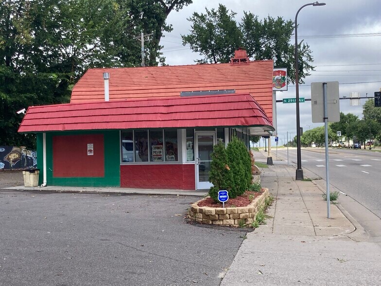 More Photos Of 2715-2719 W Broadway Ave, Minneapolis Fast Food For Sale