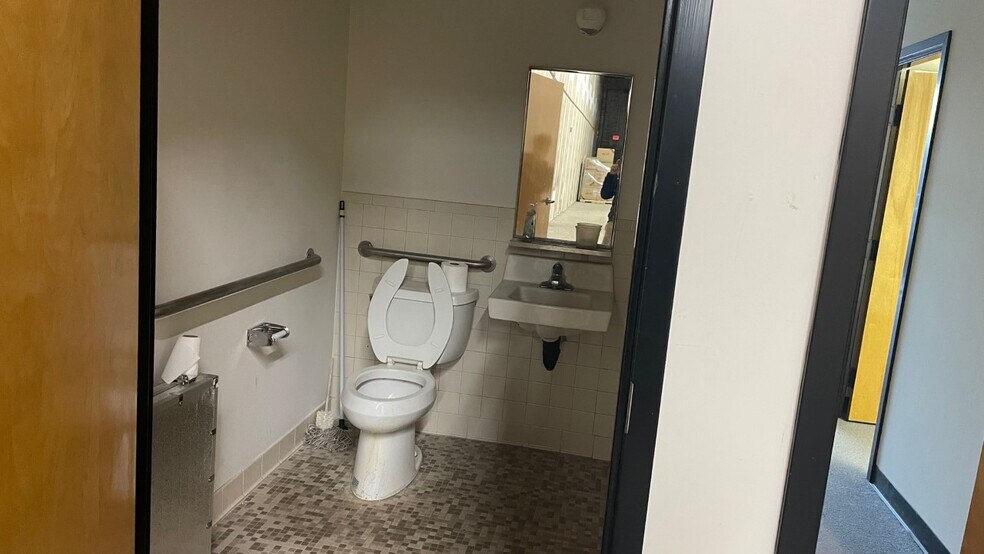 More Photos Of 2670 N Berkeley Lake Rd, Duluth Unknown For Lease