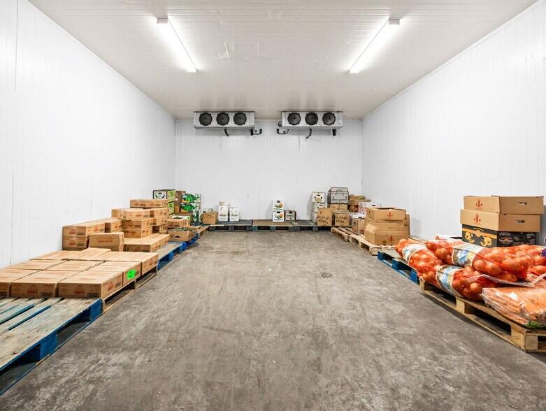 More Photos Of 4239 N 40th Ave, Phoenix Warehouse For Lease