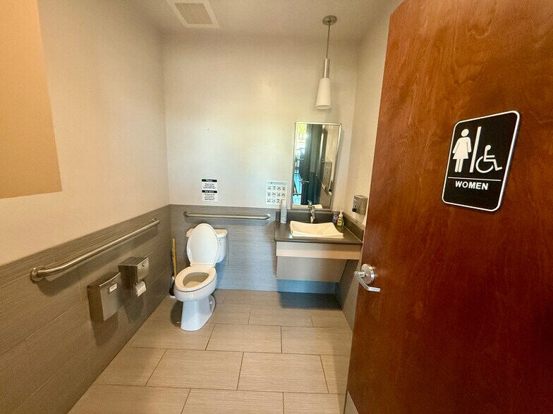 More Photos Of 449621 Us-301, Callahan Medical For Lease