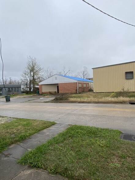 More Photos Of 502 7th St, Lake Charles Warehouse For Sale