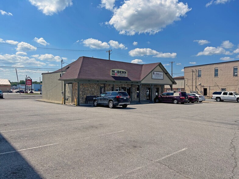 More Photos Of 200 S Lebanon St, Lebanon Office For Sale