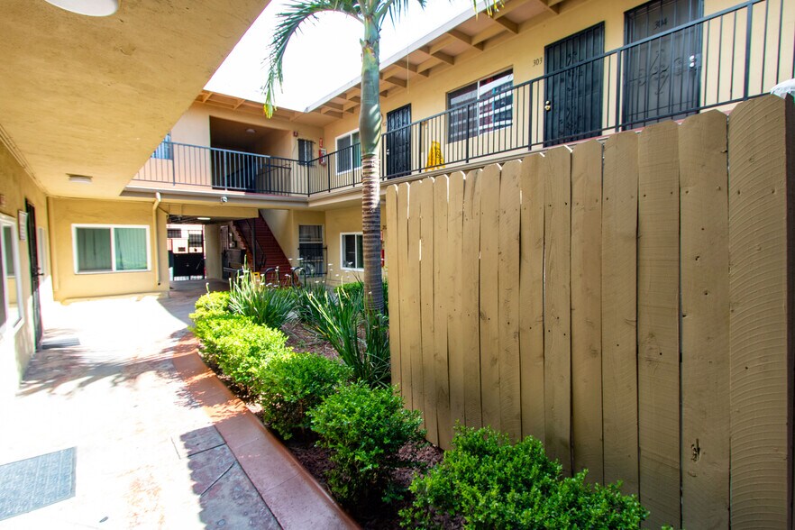 More Photos Of 685 S Coronado St, Los Angeles Apartments For Sale