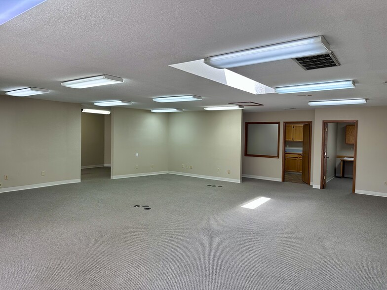 More Photos Of 255 SW 1st Ave, Canby Loft Creative Space For Sale