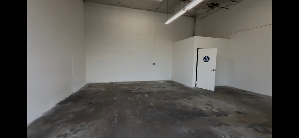More Photos Of 8235-8239 Lankershim Blvd, North Hollywood Distribution For Lease