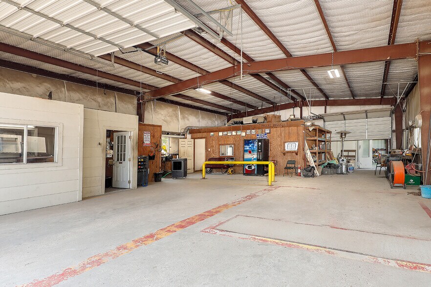 More Photos Of 23210 FM 1485, New Caney Service For Sale