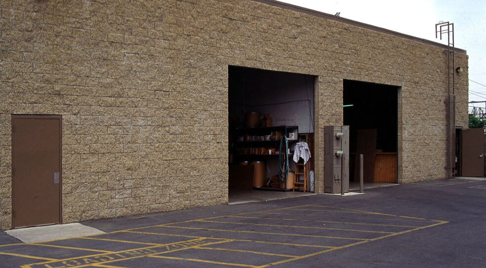 More Photos Of 2940-2948 Gardena Ave, Signal Hill Warehouse For Lease
