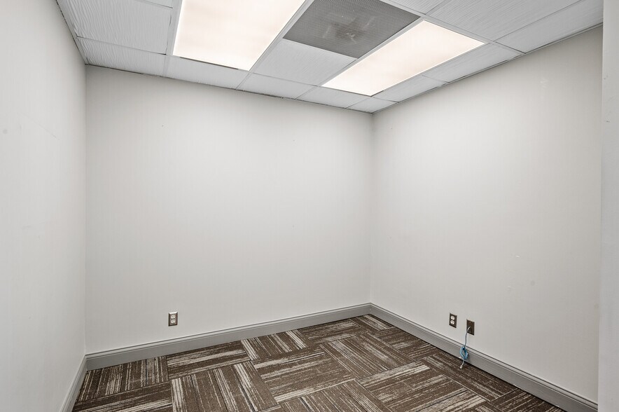 More Photos Of 4920-4934 Lincoln Dr, Edina Office For Sale