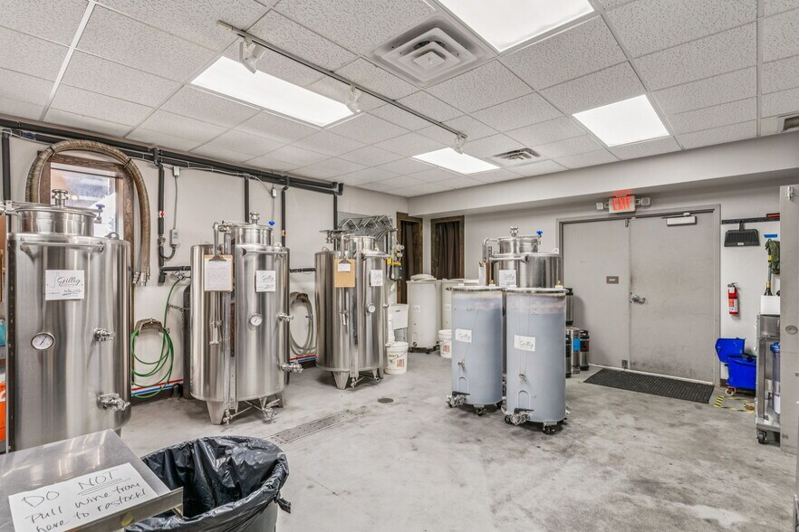 More Photos Of 1720 North Ridge Rd, Findlay General Retail For Sale