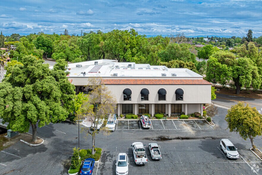 More Photos Of 3120-3132 W Main St, Visalia Office For Lease