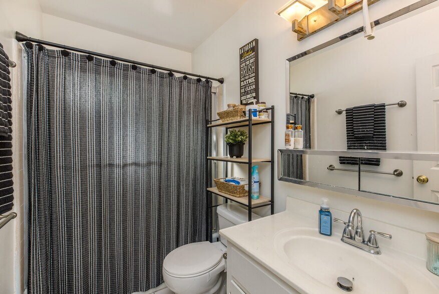 More Photos Of 1021 W 14th St, San Pedro Apartments For Sale